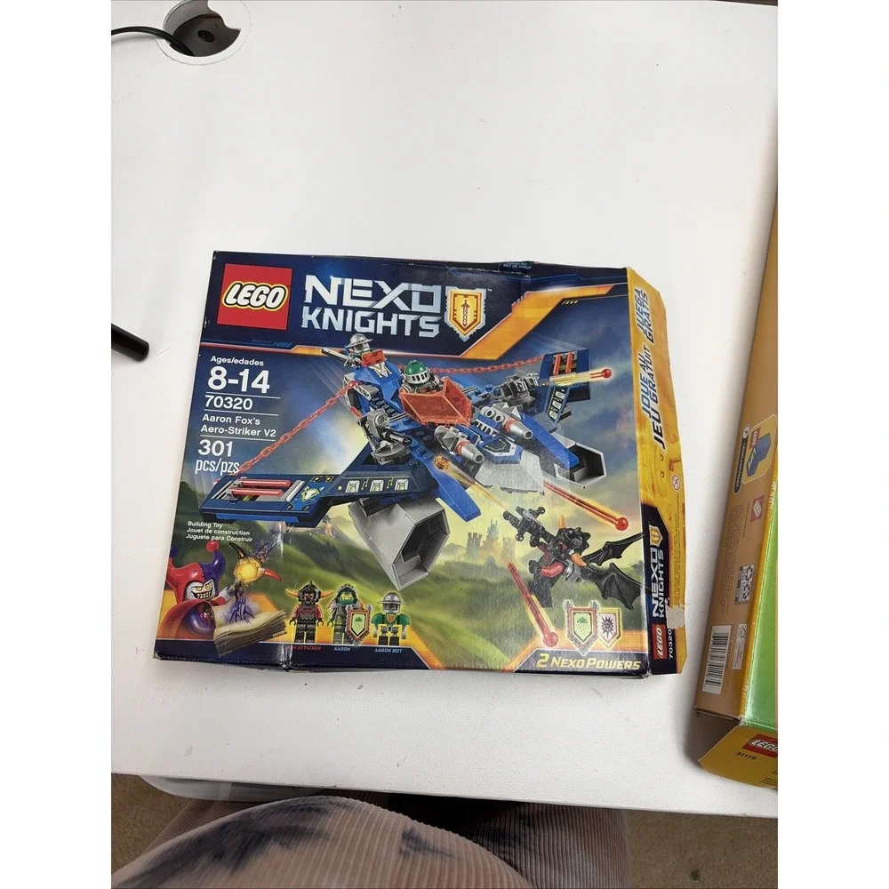 70320 LEGO Nexo Knights Season 2 Aaron Fox's Aero-Striker V2 New Opened Box